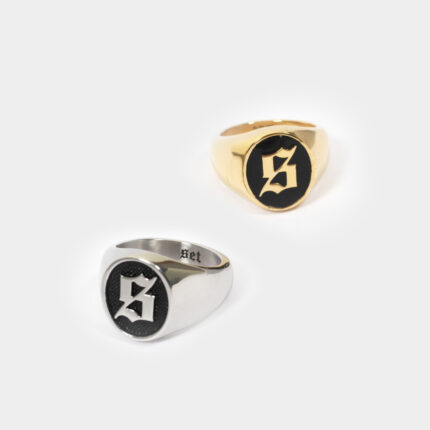 Set S Logo Signet Ring